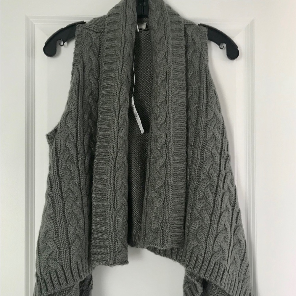 Sleeveless asymmetrical cardigan